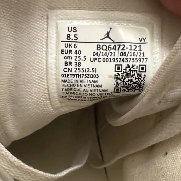 Air Jordan 1 Mid “Coconut Milk size 8.5 barely worn - Picture 4 of 4